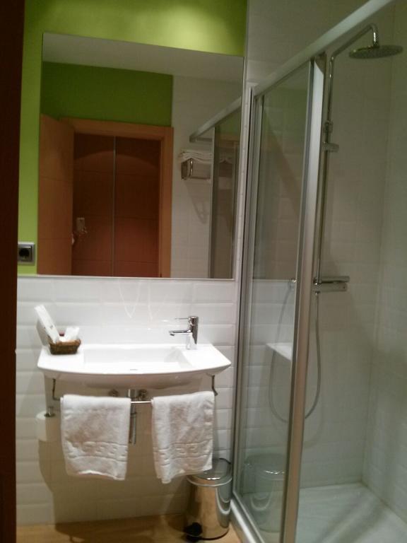 Nruta Ponferrada Hotell Bembibre  Rum bild